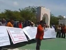 Aksi Demo Masyarakat Anti Pelanggaran Konstitusi
