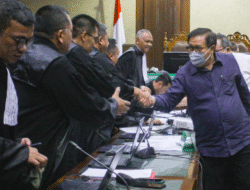 Dua Hakim PN Surabaya Dituduh Terima Suap, Jaksa Tuntut 9 Tahun Penjara