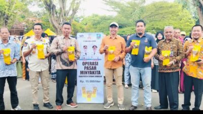 Minyak Goreng Murah Rp15.000 di Anyar
