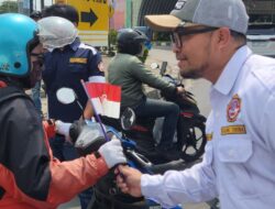 Karang Taruna Pamulang Bagikan 1.500 Bendera Merah Putih di Simpang Gaplek