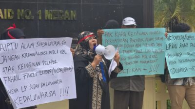 Emak-Emak Demo di Polrestabes Medan, Tuding Kriminalisasi