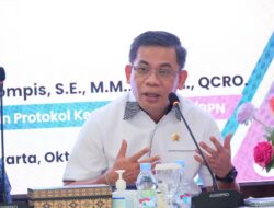 Harison Mocodompis: Komunikasi Kunci Bangun Kepercayaan Publik