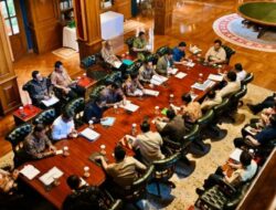 Prabowo Minta Menteri Percepat Hunian Korban Bencana