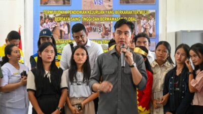 Gibran Tinjau Sungai Gomo, Akses Sekolah Siswa Terancam