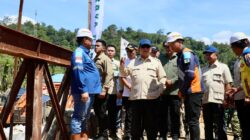 Prabowo Cek Jembatan Bailey Pascabencana di Tapsel