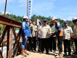 Prabowo Cek Jembatan Bailey Pascabencana di Tapsel
