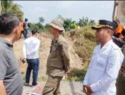 Wabup Labura Menonton Penggusuran Padang Halaban