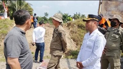 Wabup Labura Menonton Penggusuran Padang Halaban