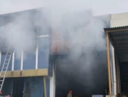 Kebakaran Gudang Kimia Gegerkan Tangsel, 14 Unit Damkar Dikerahkan