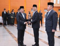 Tito Karnavian Lantik 49 Pejabat Kemendagri, Tekankan Evaluasi Ketat dan Kerja Super Cepat