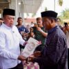 Nusron Serahkan Sertifikat Wakaf dan Bantuan Rp500 Juta untuk Masjid di Aceh Tamiang
