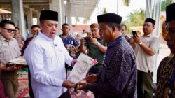 Nusron Serahkan Sertifikat Wakaf dan Bantuan Rp500 Juta untuk Masjid di Aceh Tamiang