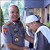 Kapolda Banten Hadiahi Penjaga Masjid Baiturrahman Umroh