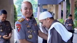 Kapolda Banten Hadiahi Penjaga Masjid Baiturrahman Umroh