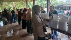 Ribuan Warga Kedaung Terima Bantuan Beras PKH