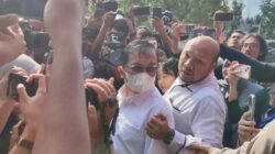 Keluar dari Gedung KPK, Sestama BNPB Rustian Hindari Wartawan